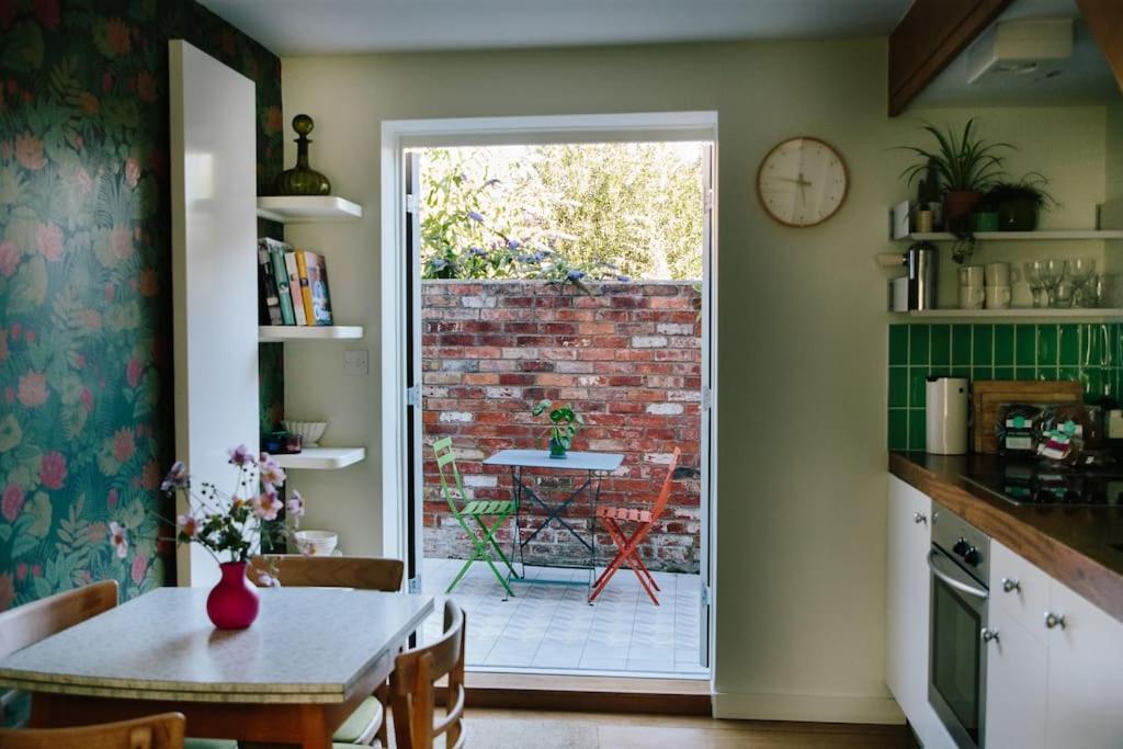 Вилла Cute 1 Bed Townhouse In Jericho Оксфорд Экстерьер фото